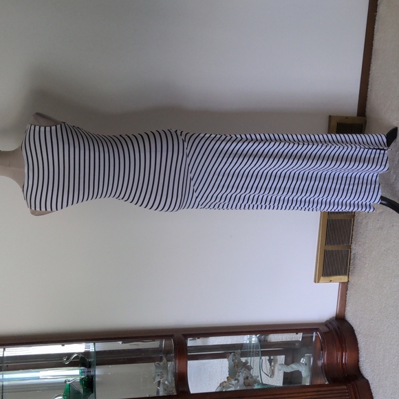 Dress - Picture 4 of 11